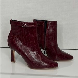 Elegant Croc-Embossed Heeled Boots in Rich Burgundy